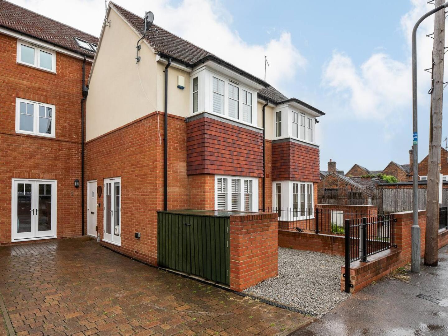 Central Townhouse With Parking I Pass The Keys Villa Marlow  Exterior photo